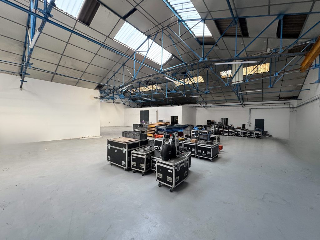 Les Ateliers du Mesnil, salle de fête rénovée + régie audiovisuelle